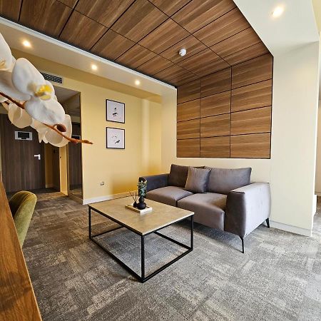 Hotel Etna Gracanica  Luaran gambar
