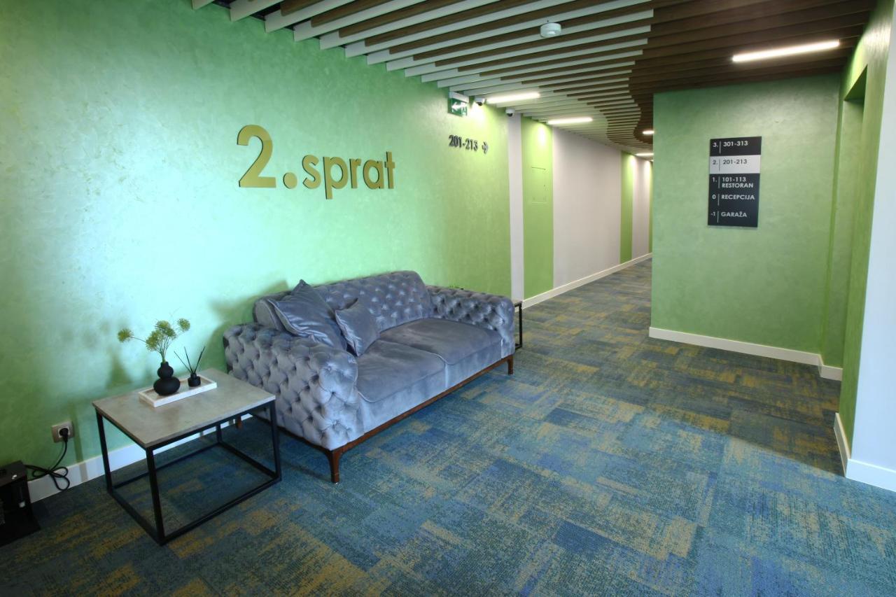Hotel Etna Gracanica  Luaran gambar