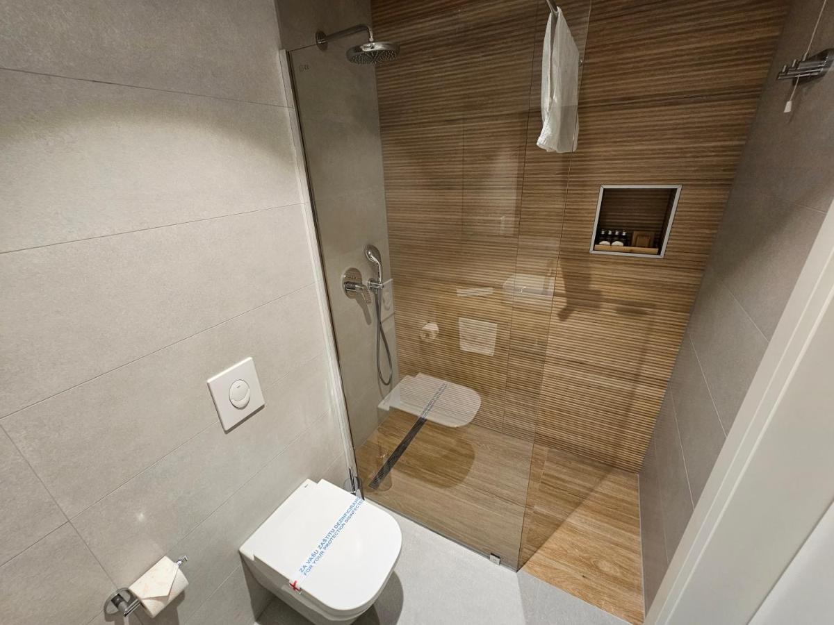 Hotel Etna Gracanica  Luaran gambar