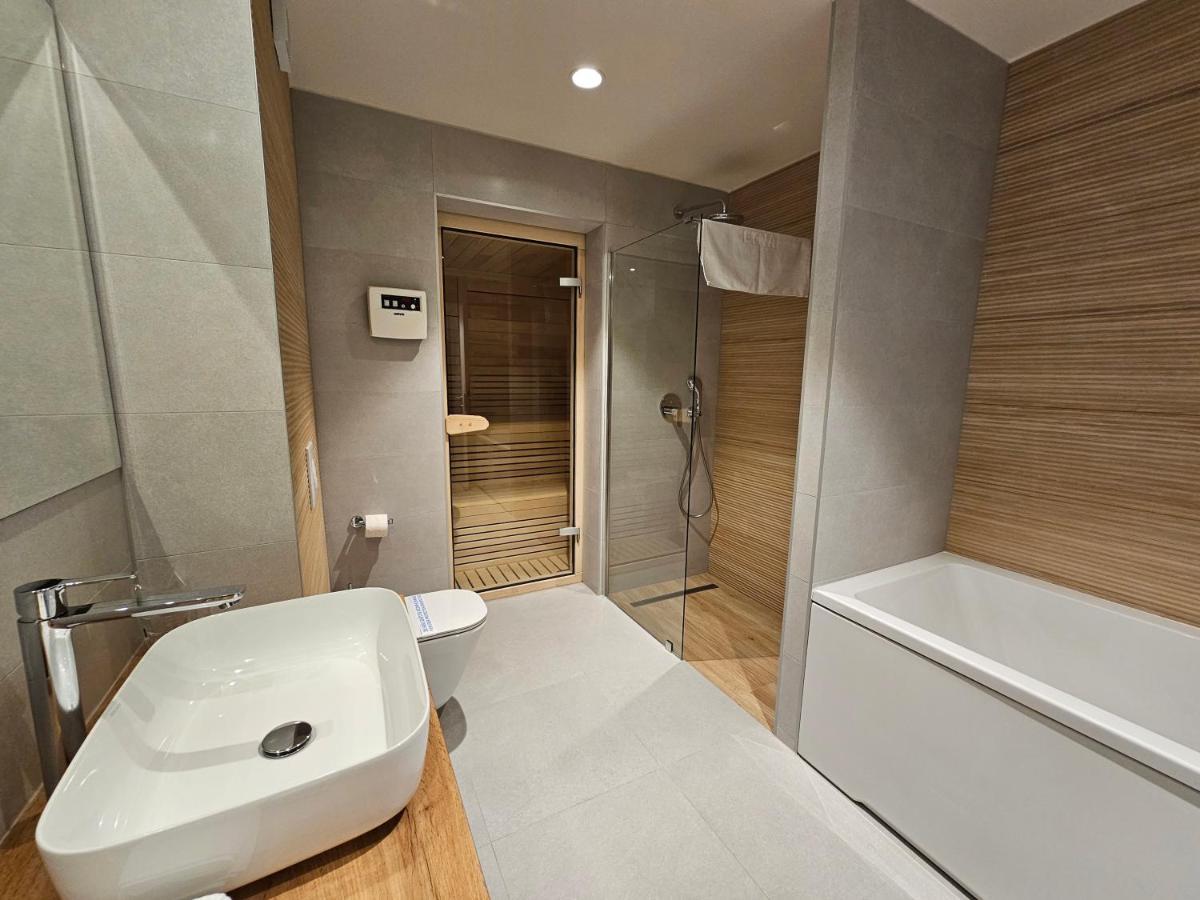Hotel Etna Gracanica  Luaran gambar