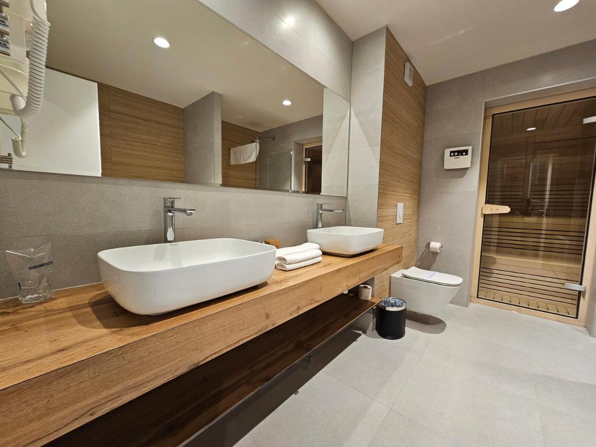 Hotel Etna Gracanica  Luaran gambar