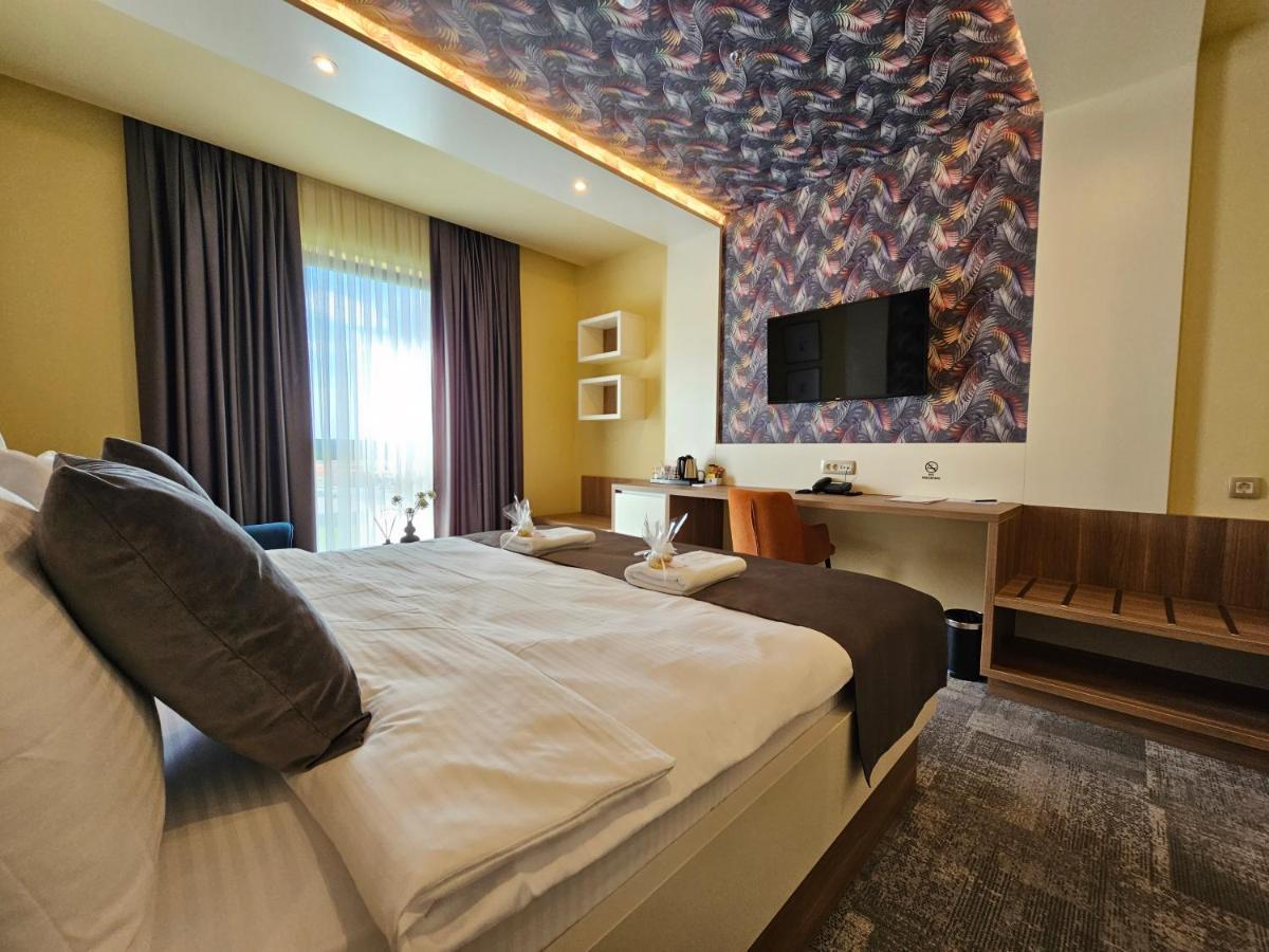 Hotel Etna Gracanica  Luaran gambar