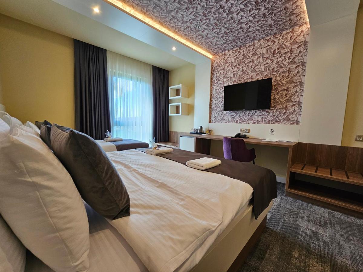 Hotel Etna Gracanica  Luaran gambar