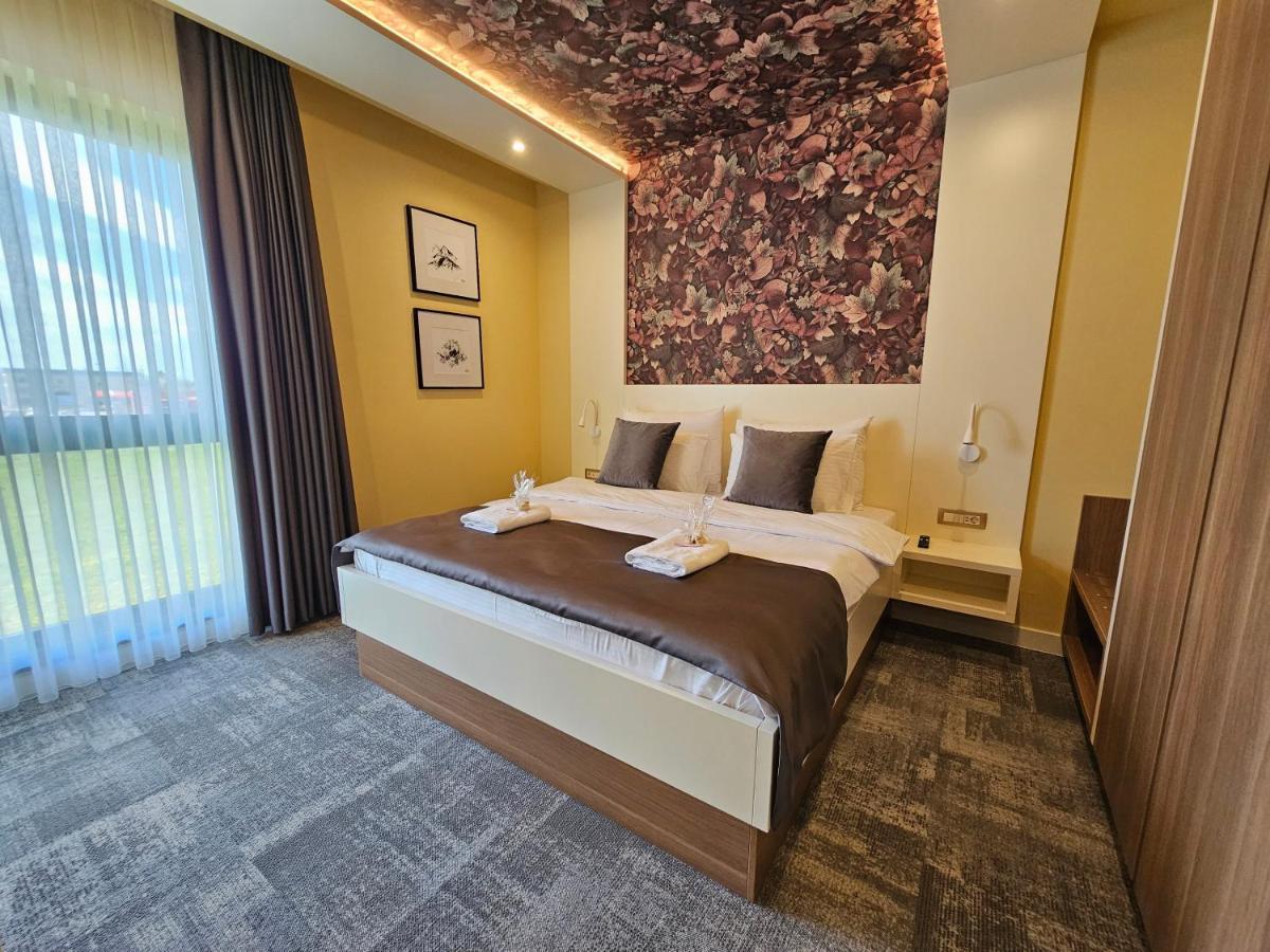 Hotel Etna Gracanica  Luaran gambar