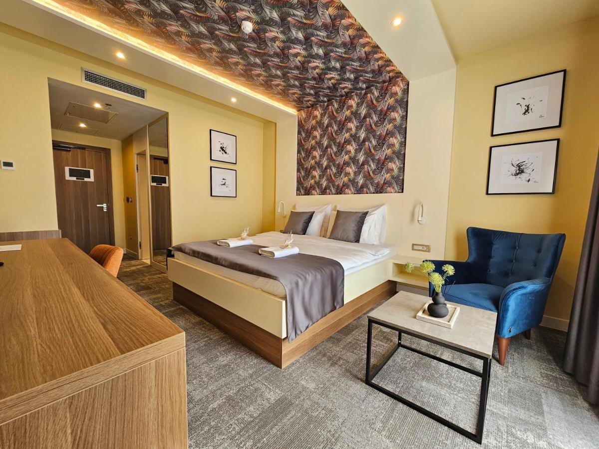 Hotel Etna Gracanica  Luaran gambar