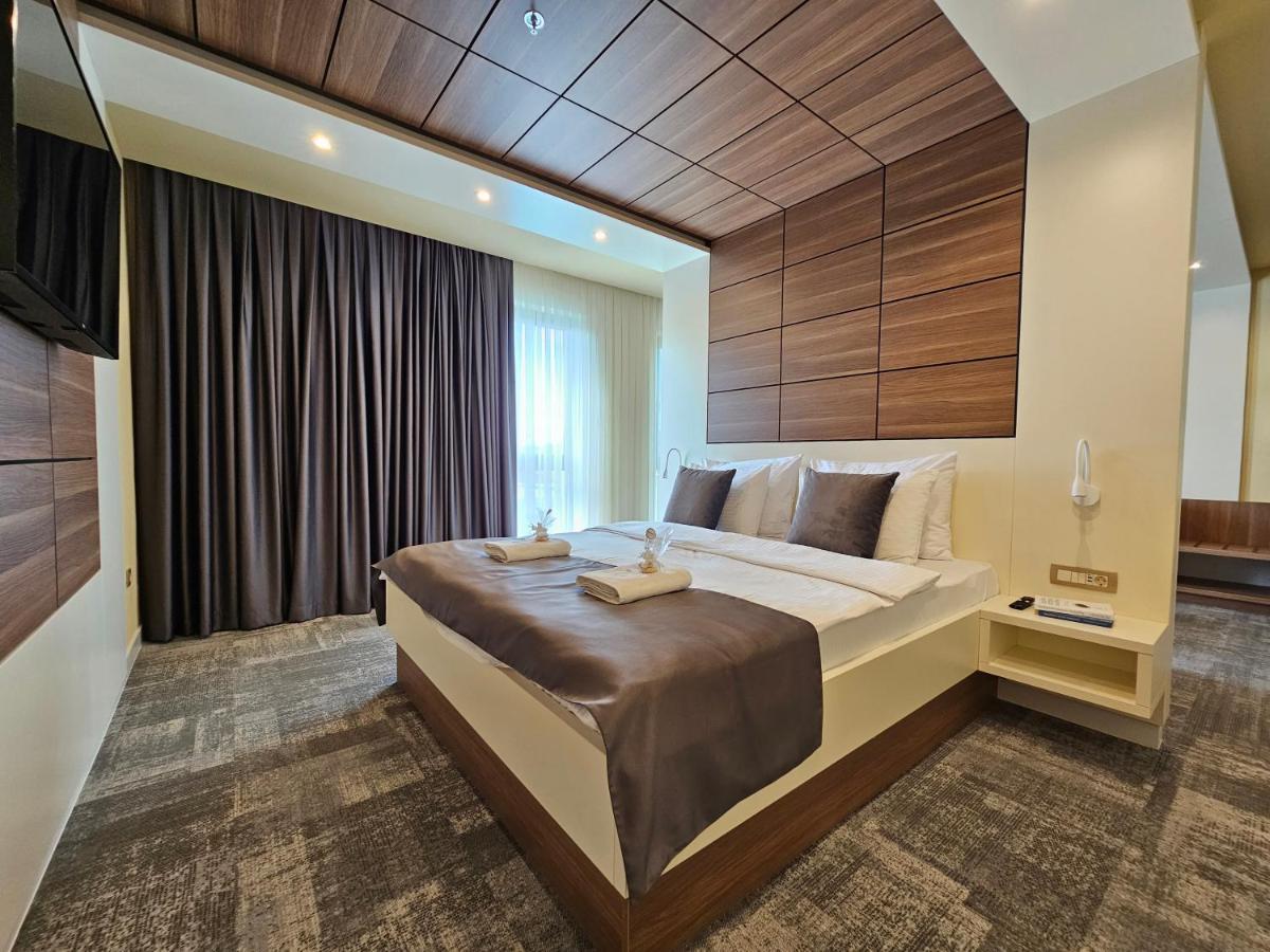 Hotel Etna Gracanica  Luaran gambar