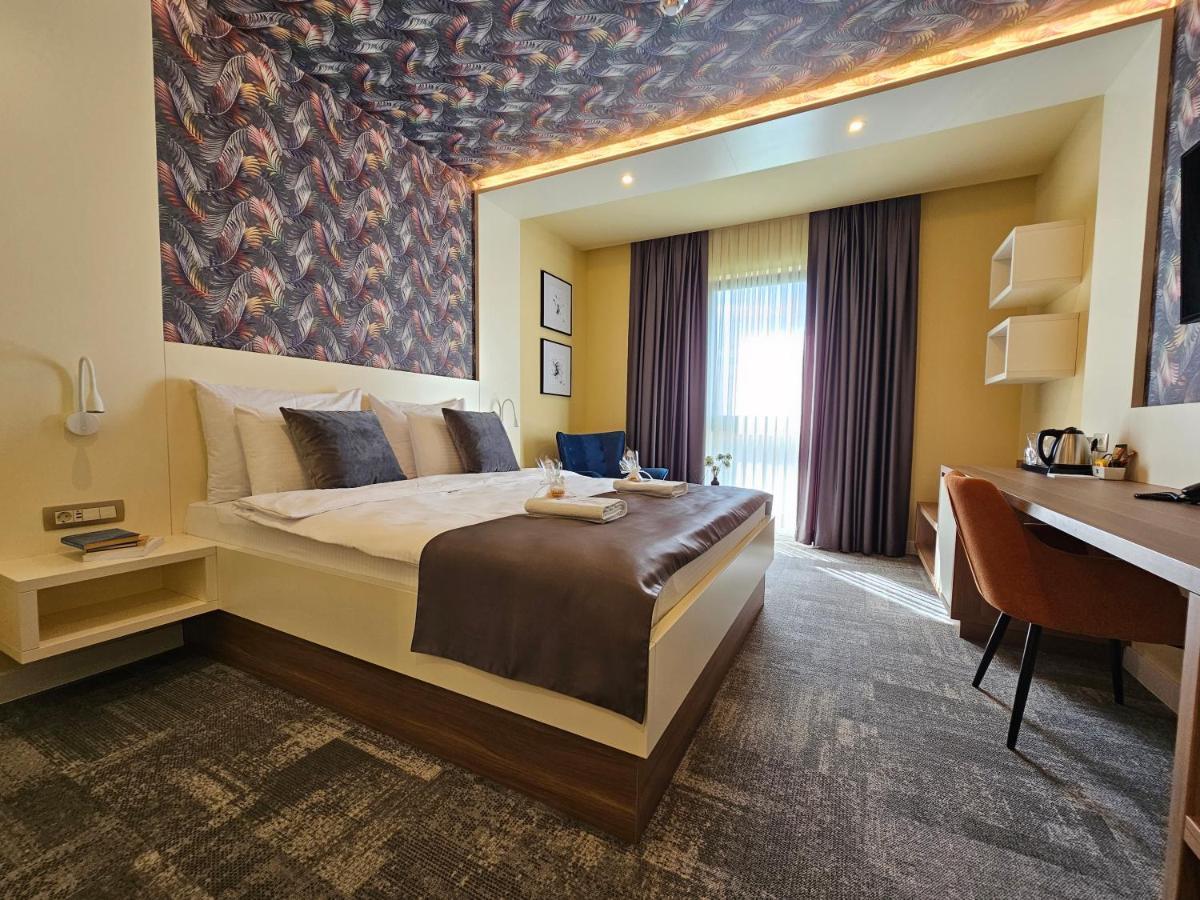 Hotel Etna Gracanica  Luaran gambar