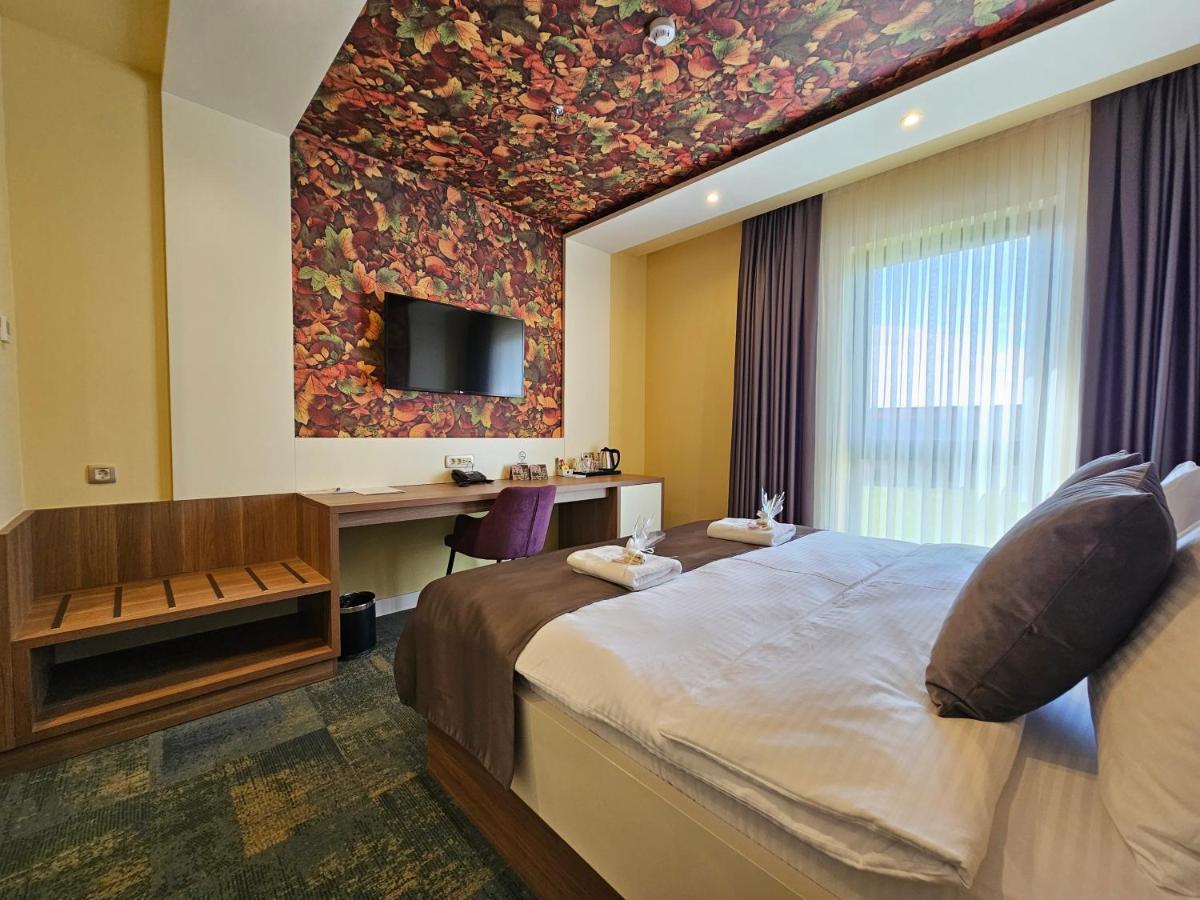 Hotel Etna Gracanica  Luaran gambar