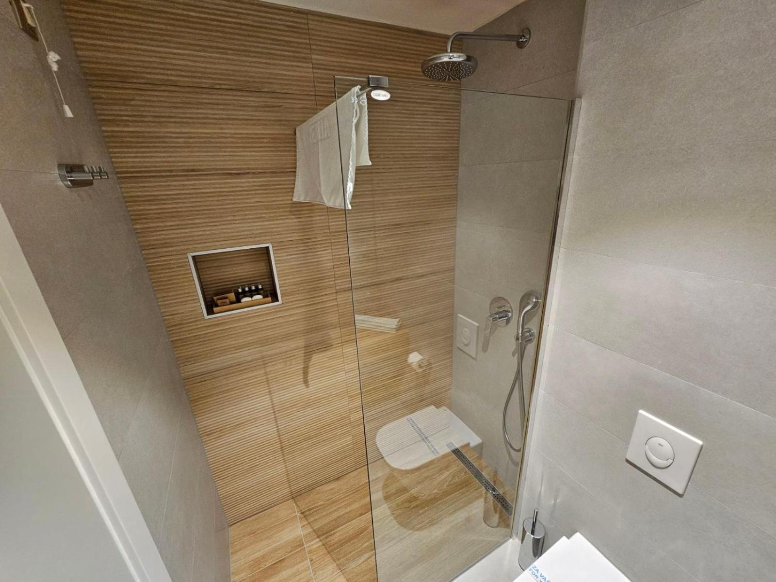Hotel Etna Gracanica  Luaran gambar